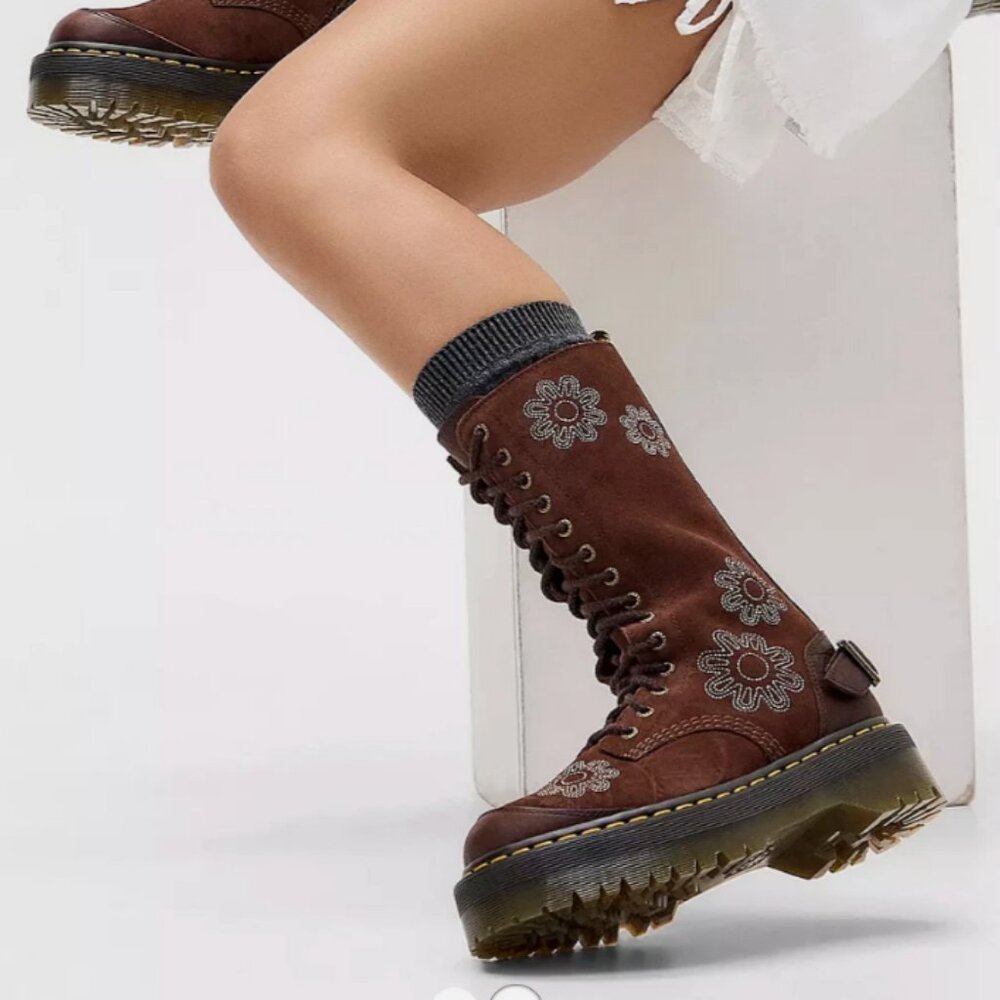 Dark Brown ~ DR. MARTENS 1B99 DUNNET FLOWER E.H Suede PLATFORM BOOTS ~ RARE FIND